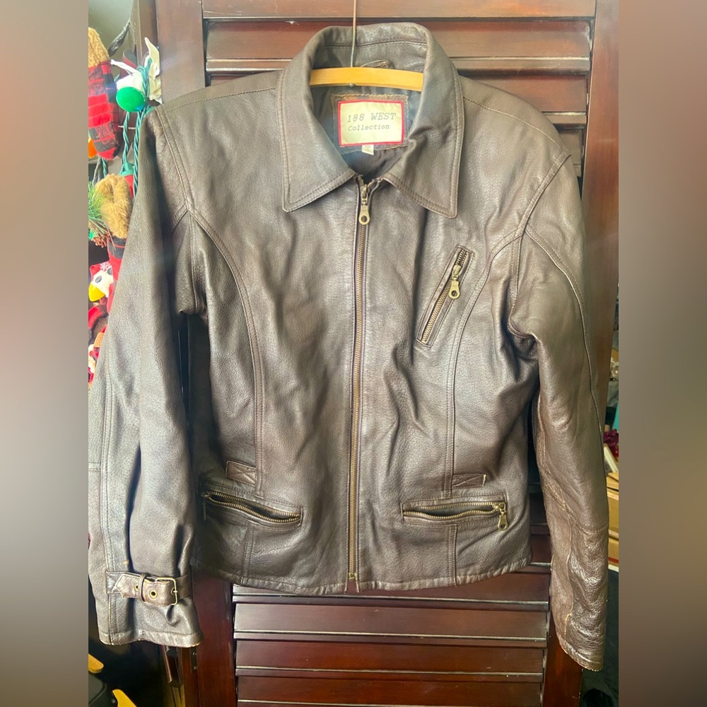 188 West Collection 💯 leather, zips, pockets & buckles, cinched waistline coat
